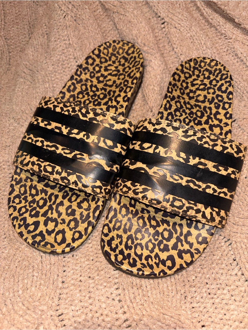 Adidas Adilette Comfort Leopard Print Slides Women’s Size 10 US